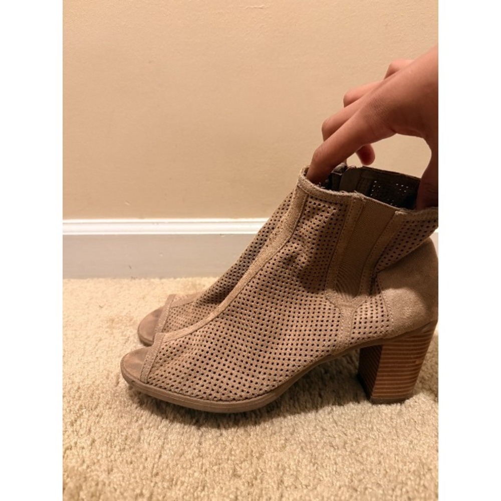 Previously Loved Tan MAD LOVE Open Toe Perforated Heeled Booties Sz 11